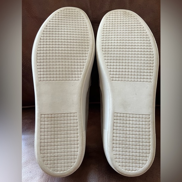 Steve Madden Sneakers Gills Grey
Suede Slip On Shoes, Women’s size 9.5 - Picture 11 of 14